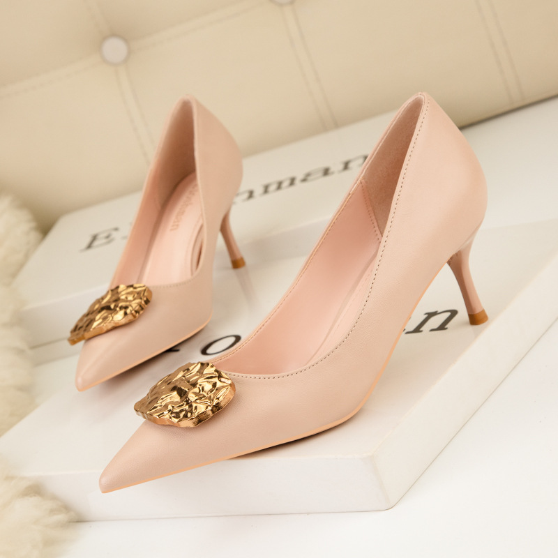 European and American style fashionable banquet shoes thin heels high heels shallow mouth pointed toe single shoes decorated with metal buckles new de