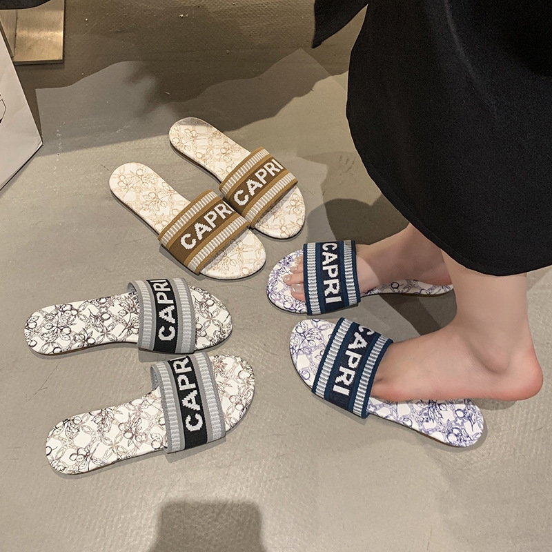 Free shipping 2025 Summer new embroidered letter slippers Holiday Holiday beach flip-flops new plus size flip-flops women 35-43