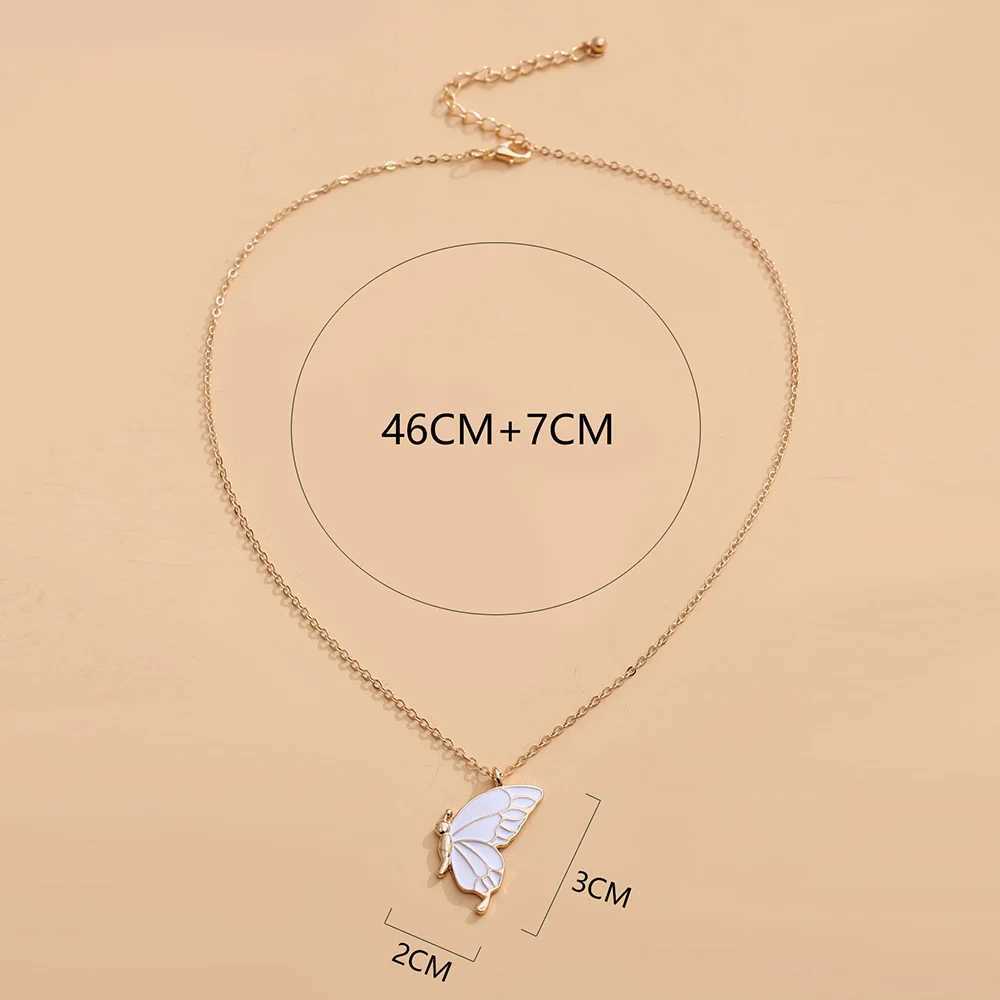 1 pair of beautiful butterfly pendant necklaces as a special gift for girls for mothers daughters sisters and friendsT250331