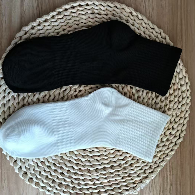 Athletic gusseted mid-calf socks wrap around the ankles and soles of the feet for greater comfort during exercise A pack of 10 pairs