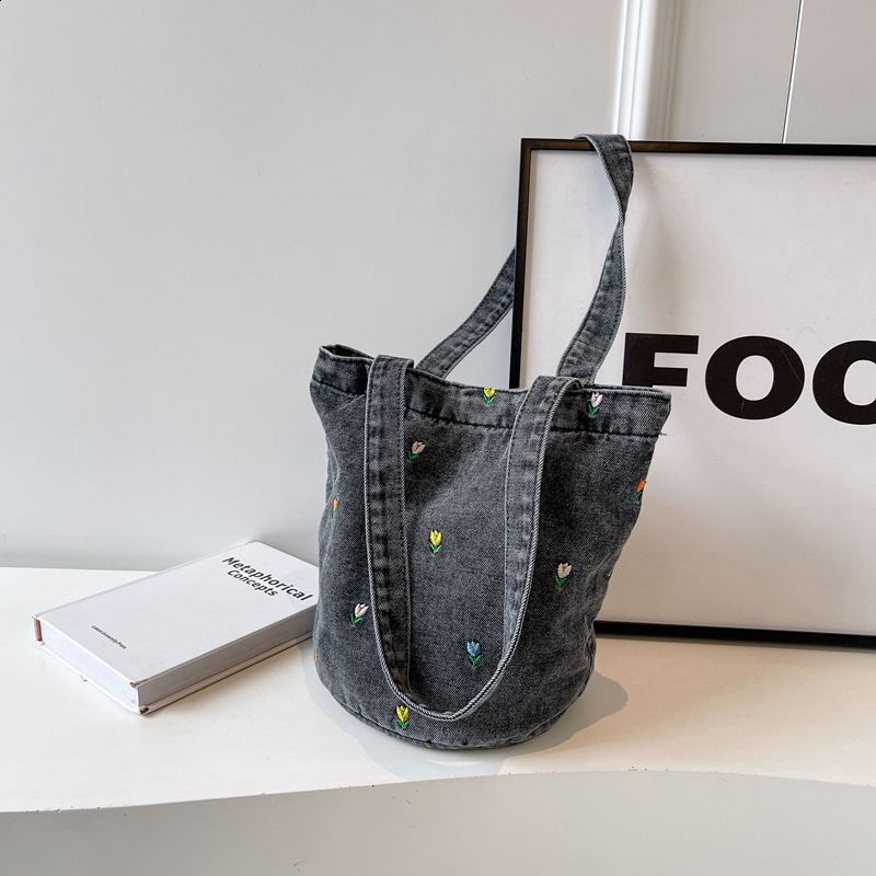 Simple Fashion Solid Bucket Shoulder Bags Large Capacity Versatile Sense of Handbags for Women High Quality Classic 240827