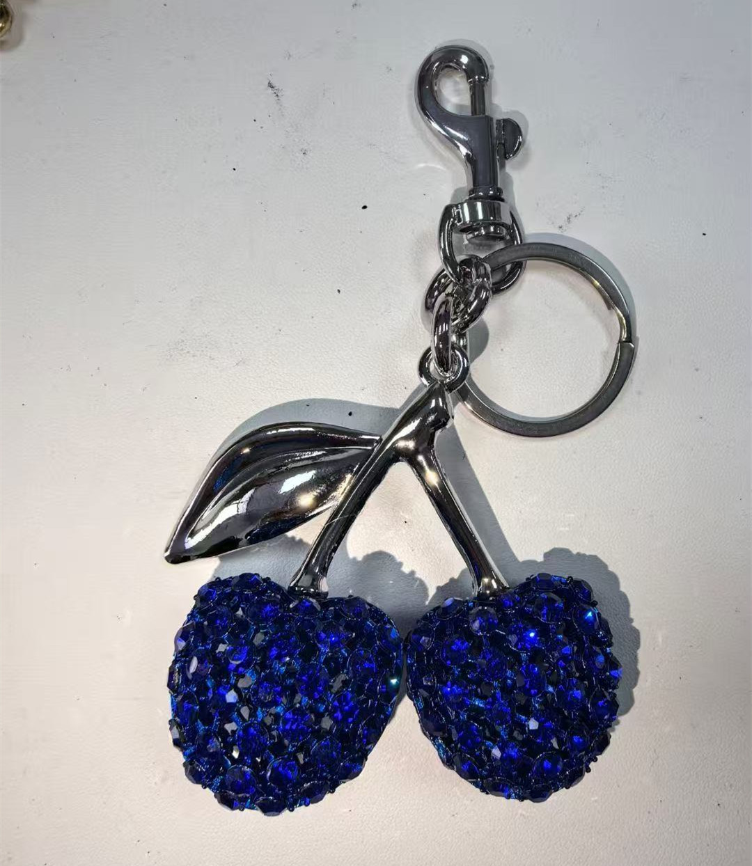 Key Holder Keychain Charms Apple Cherry Design Keychain Gold Plated Alloy Bag Charms with Diamonds Cute Wallet Key Holder L250928WM5K