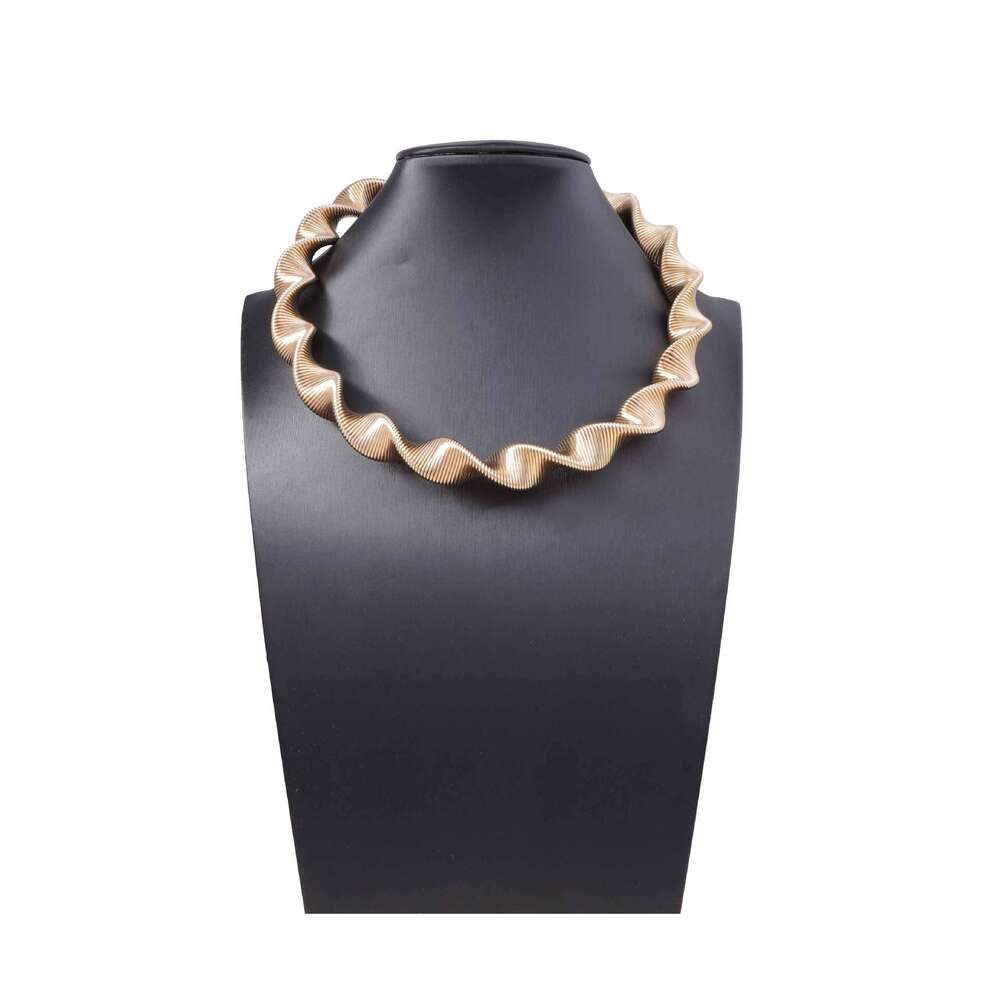 Western Punk Style Metal Striped Spiral Choker Necklace Bold Fashion Snake Design Light Luxury Trendy Women Collar