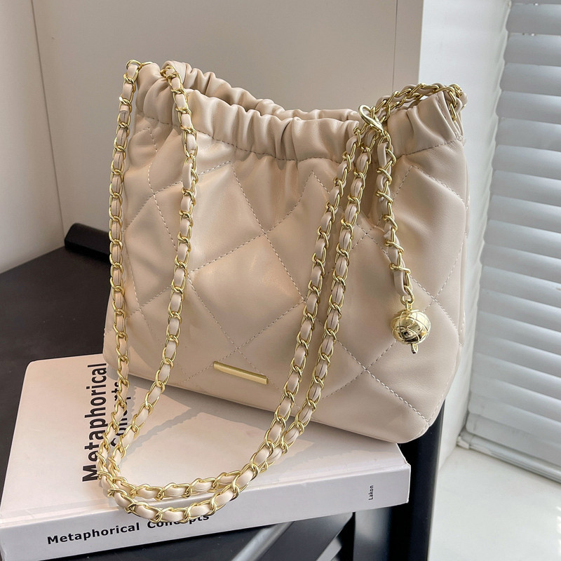 hot new free shipping designer bags for womens messenger bag black white Fashionable versatile bag