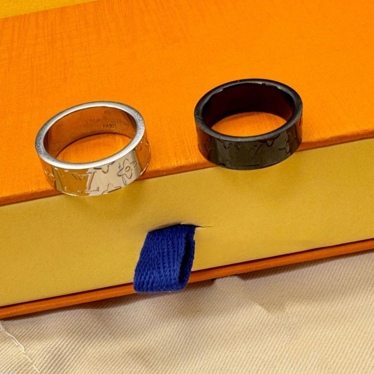 Titanium Steel Brand Designer ring V-letter Ring Clover Classic Couple Four Leaf Pattern Pair Rings Love Letter Band Rings