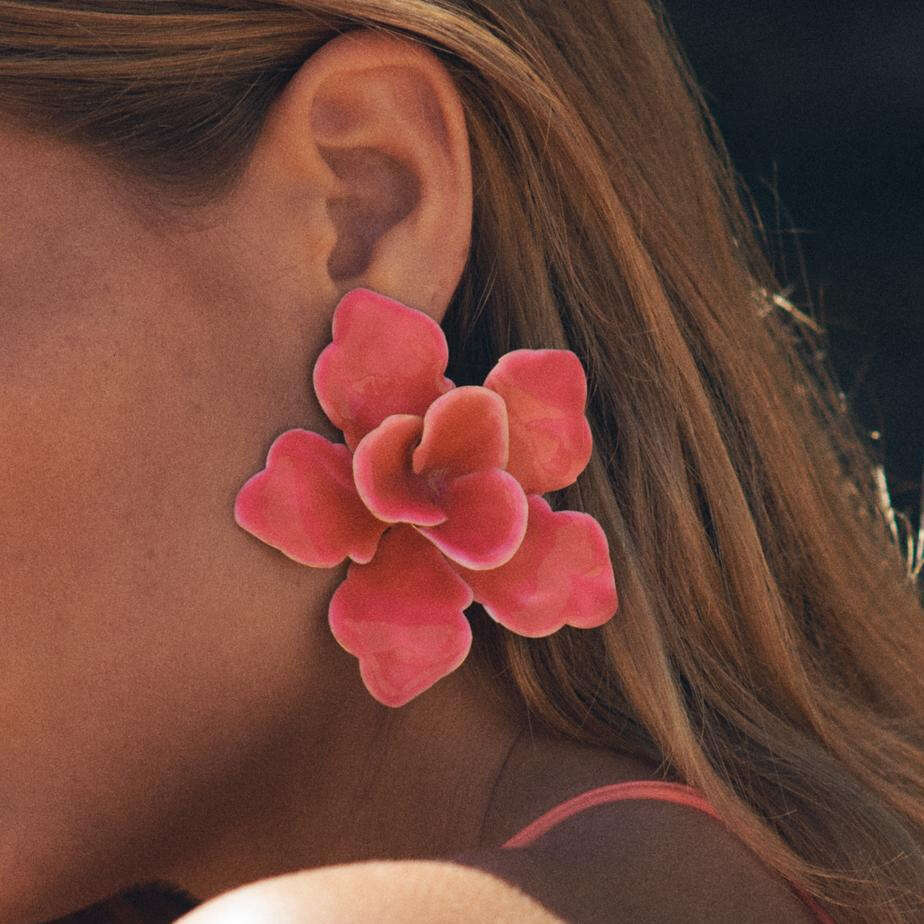 Bold Vintage Metal Enamel Floral Stud Earrings Light Luxury Elegant Versatile Women Jewelry