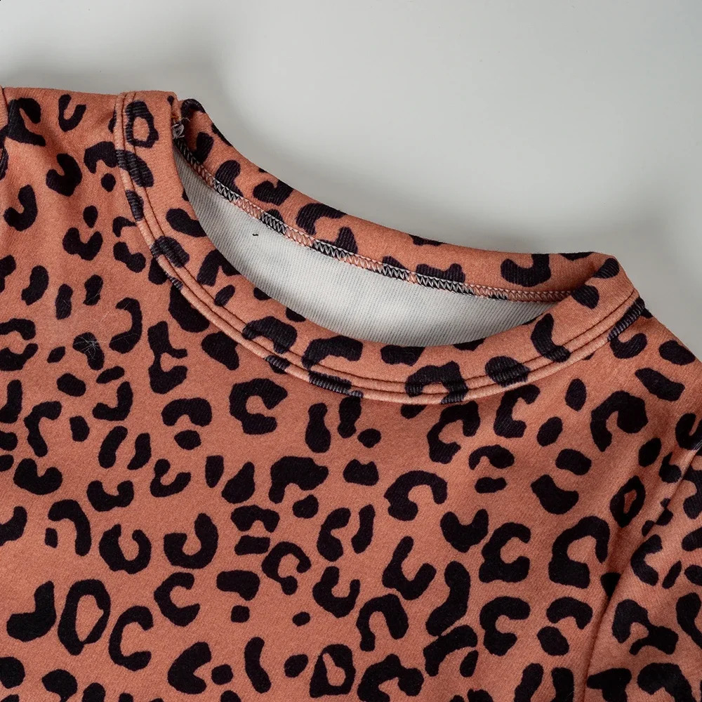 1 set of childrens pajamas suitable for girls fashionable spring and summer long sleeved pants leopard print warm home clothing 250325z