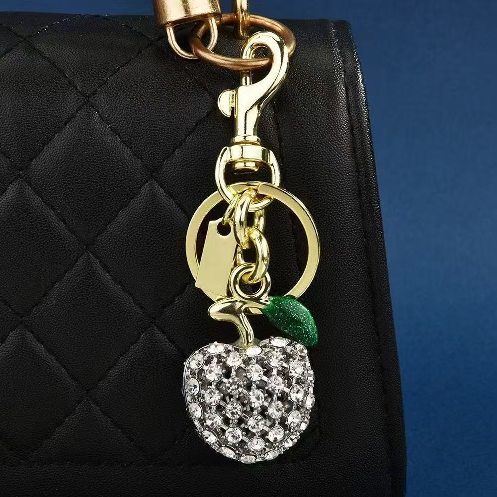 Key Holder Keychain Charms Apple Cherry Design Keychain Gold Plated Alloy Bag Charms with Diamonds Cute Wallet Key Holder L250928WM5K