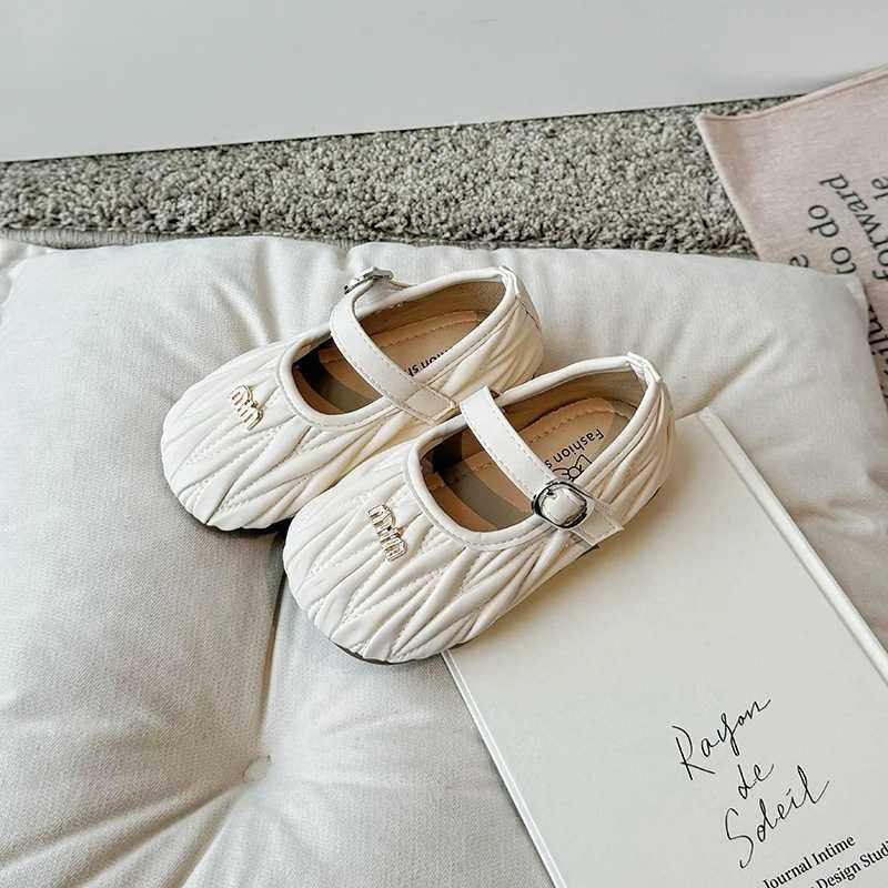 New Girls Small PU Leather Shoes for Spring and Autumn 2024 Baby Soft Bottom Round Insole 1-Foot Casual ApartmentXJ250331
