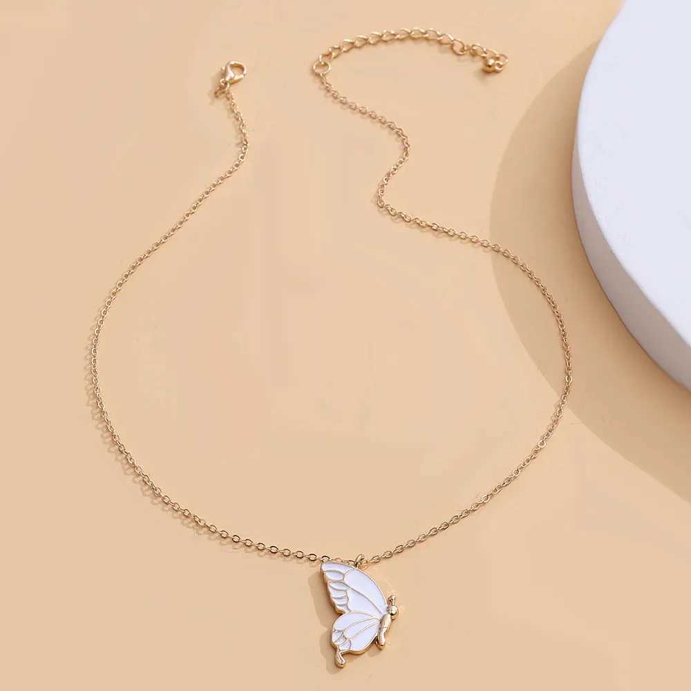 1 pair of beautiful butterfly pendant necklaces as a special gift for girls for mothers daughters sisters and friendsT250331