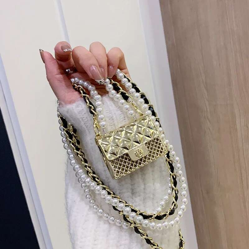 Shoulder Mini Metal Bags for Women Pearl Chain Crossbody Bag Designer Clothing Accessories Satchel Female Decorative Box Handbag