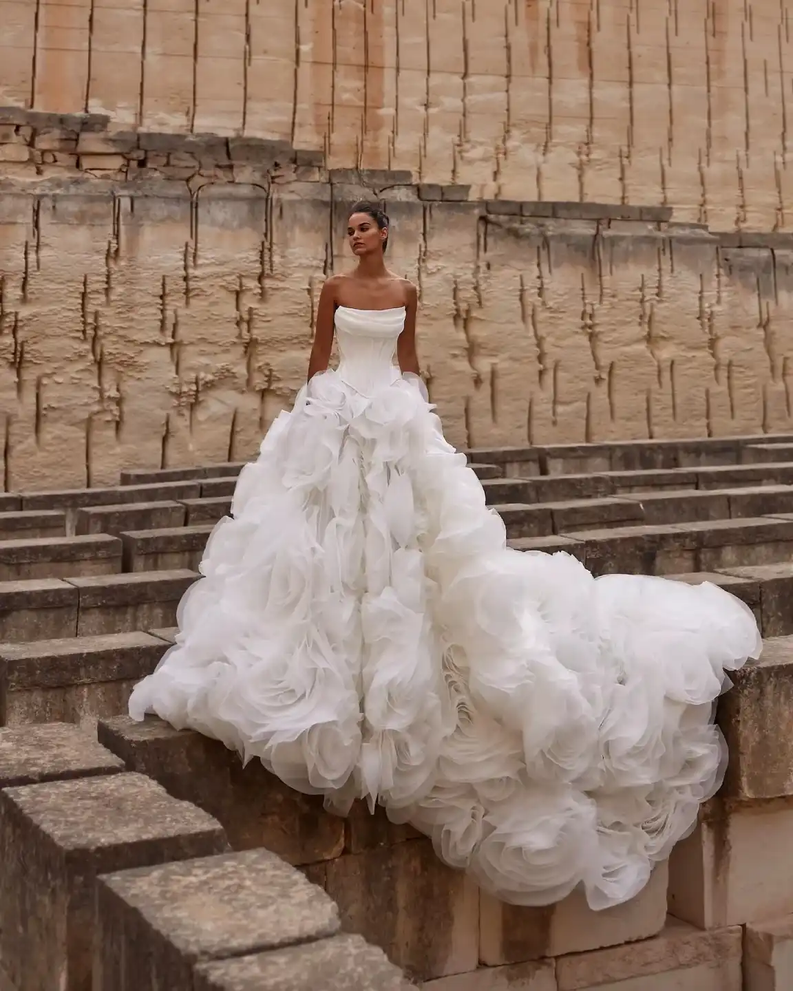 Elegant Ball Gown New Wedding Dresses Flowers Bride Dress Lace Sweetheart Applique Bridal Gown Custom Made Brush Train Robes De Mariee Customized H25614