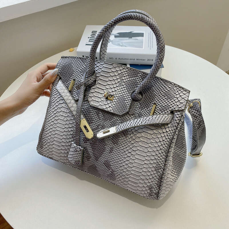 Snake skin pattern for women 2024 new large capacity handbag, trendy commuting single shoulder crossbody bag