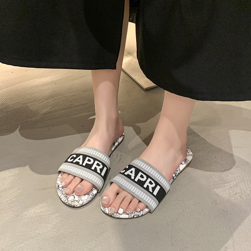 Free shipping 2025 Summer new embroidered letter slippers Holiday Holiday beach flip-flops new plus size flip-flops women 35-43