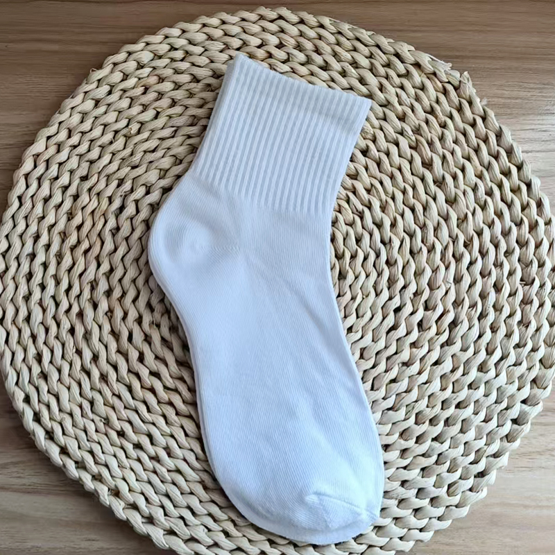 Combed cotton mid-calf socks are made of soft, comfortable combed cotton and are a must-have for high-end people and sports venues A pack of 10 pairs