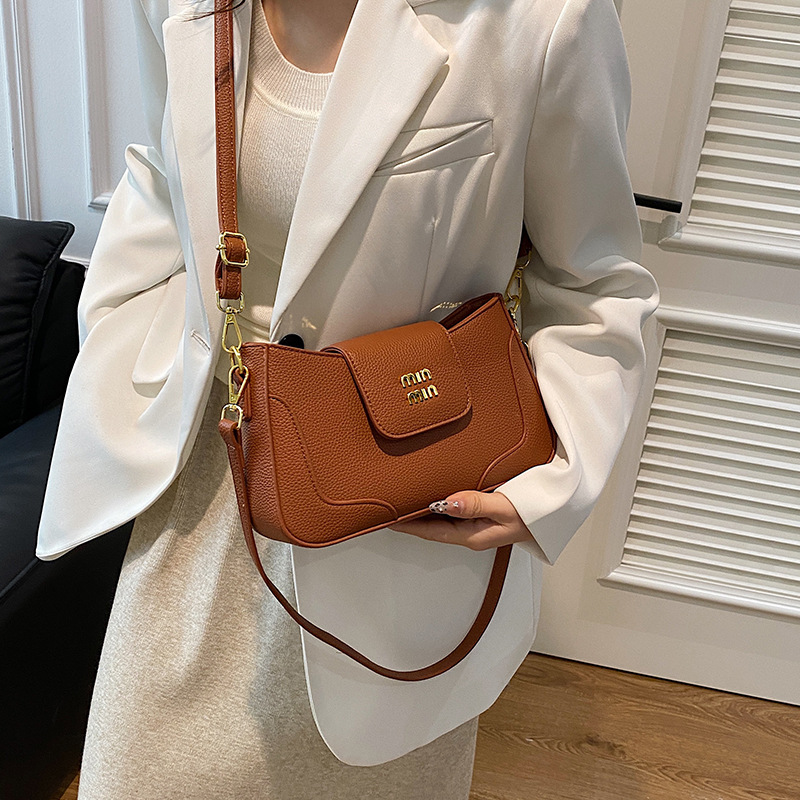 Crossbody bag small square armpit crescent bag women's new fashion temperament simple everything single shoulder 2025