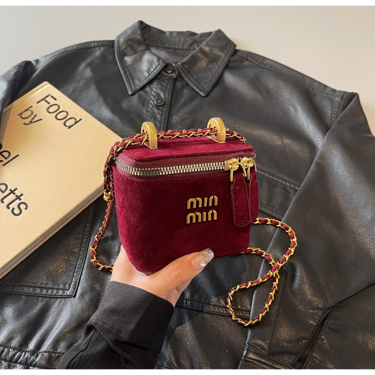 Bucket bag niche mini bag for women retro new frosted chain crossbody bag Autumn/winter casual mouth red envelope 2025