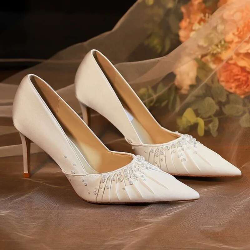New Slip-On White Pleated Pearl Pumps Pointed Toe Shallow Thin Heel Wedding Shoes Fashion Women Banquet Stage High Heels