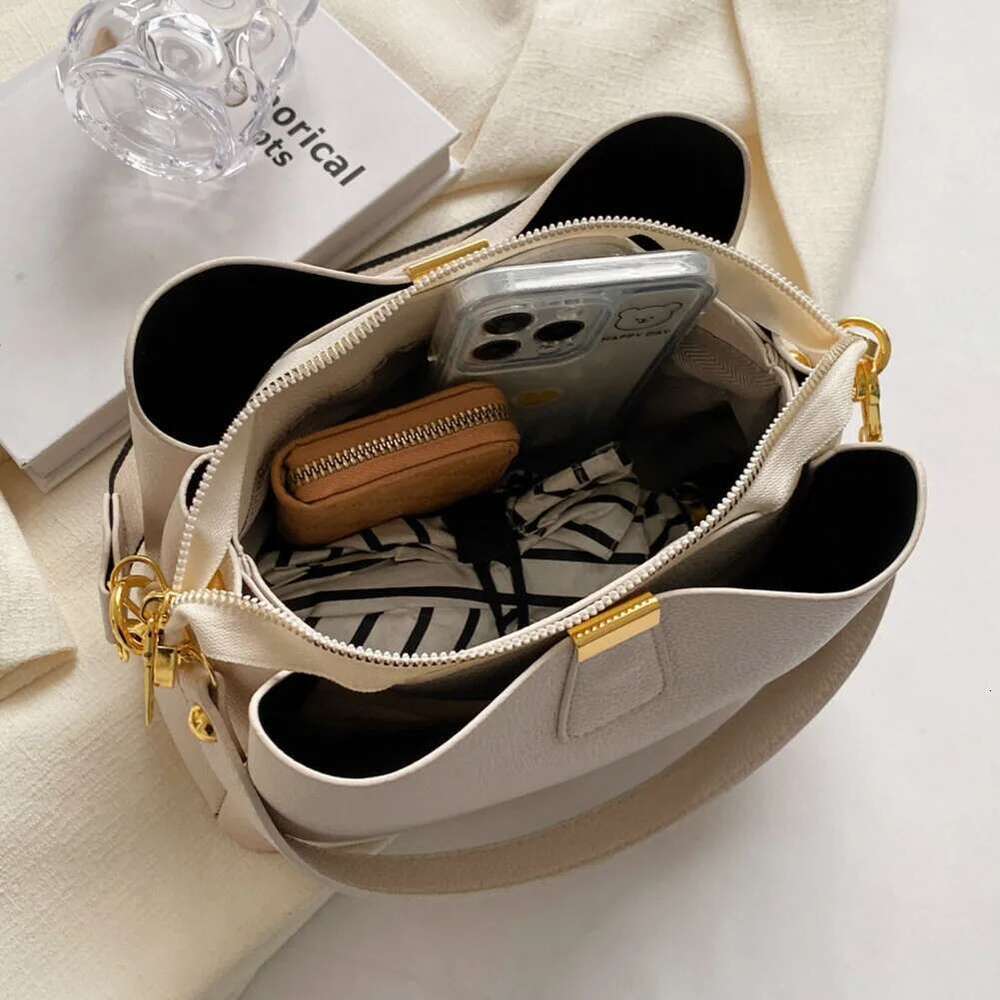 Women Shoulder Large Capacity Daily Tote Handbag Adjustable Strap Bucket Crossbody Ladies Outdoor Bag