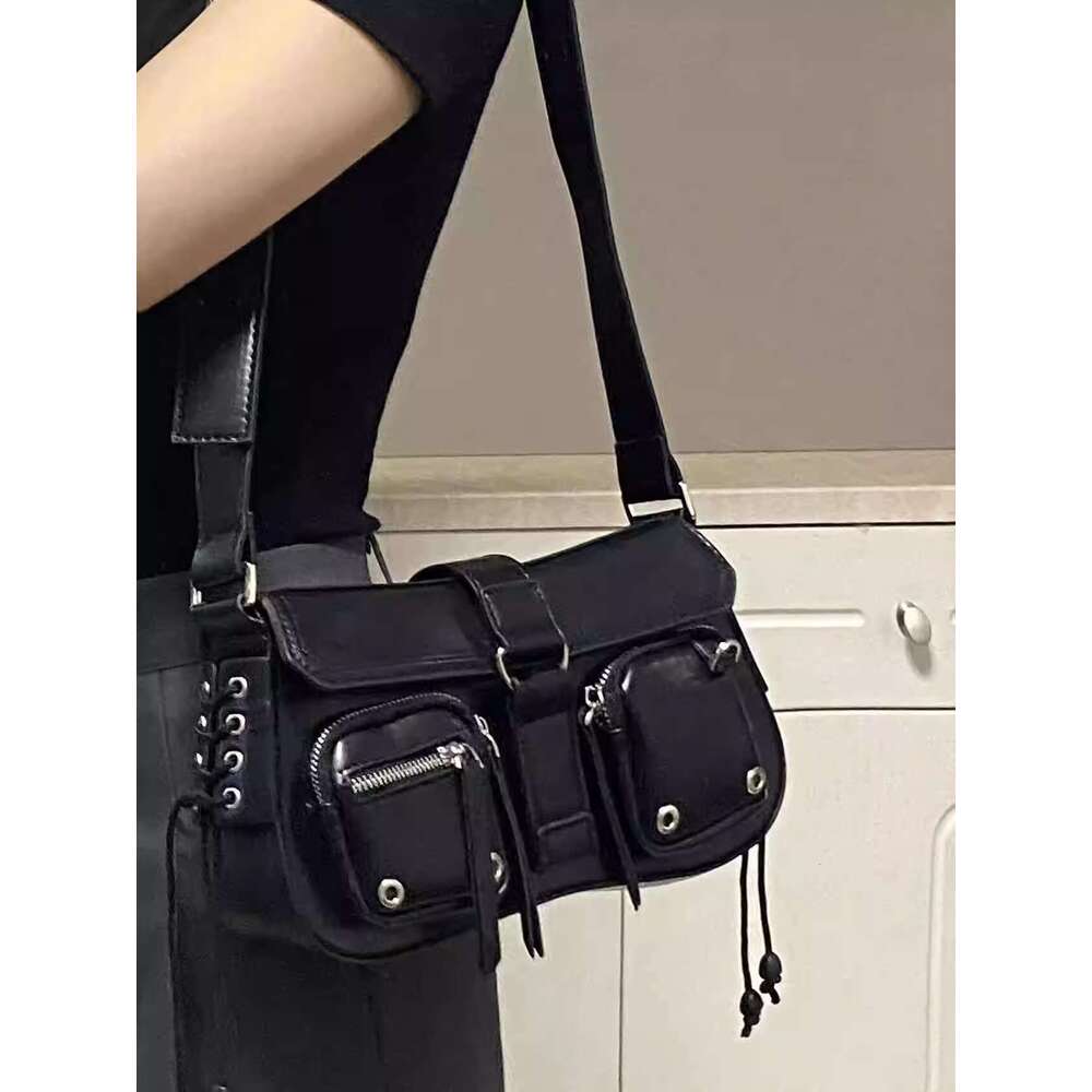 Texture trendy and cool hot girl armpit stick for women 2025 new niche design motorcycle versatile single shoulder crossbody bag