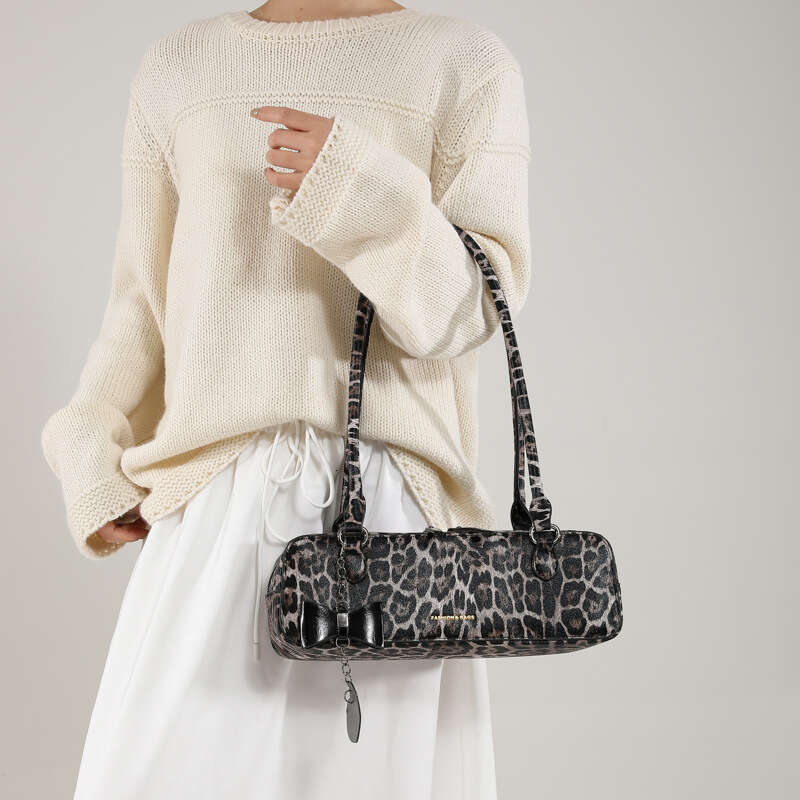 New Leopard Print Armpit With Fashionable Texture, Versatile Handbag Temperament, Niche Single Shoulder Baguette Bag