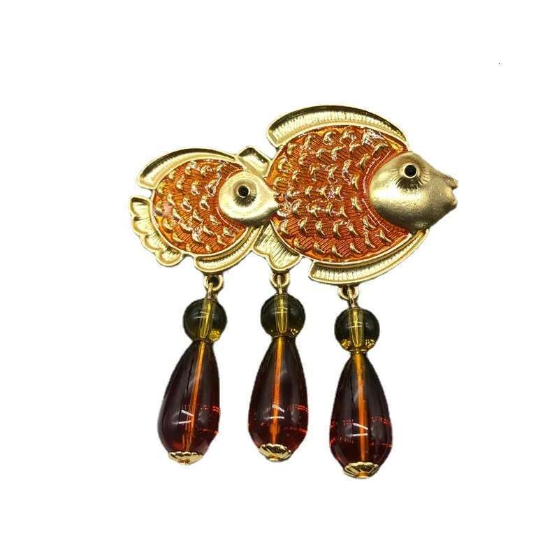 Vintage Women Men Fish Pendant Crytal Enamel Brooches Jewelry Classic Palace Style Retro Unisex Clothing Coat Badges Pins Gift