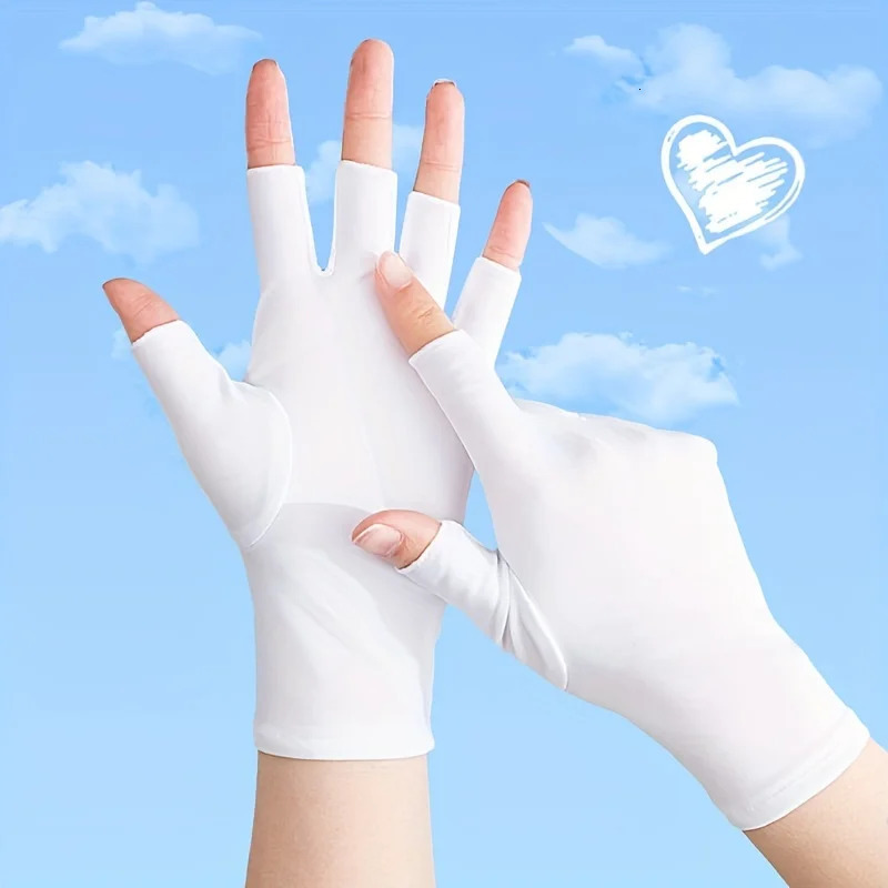 Half finger ice silk gloves are UV resistant and provide simple protection. Womens thin half finger sunscreen gloves 250428