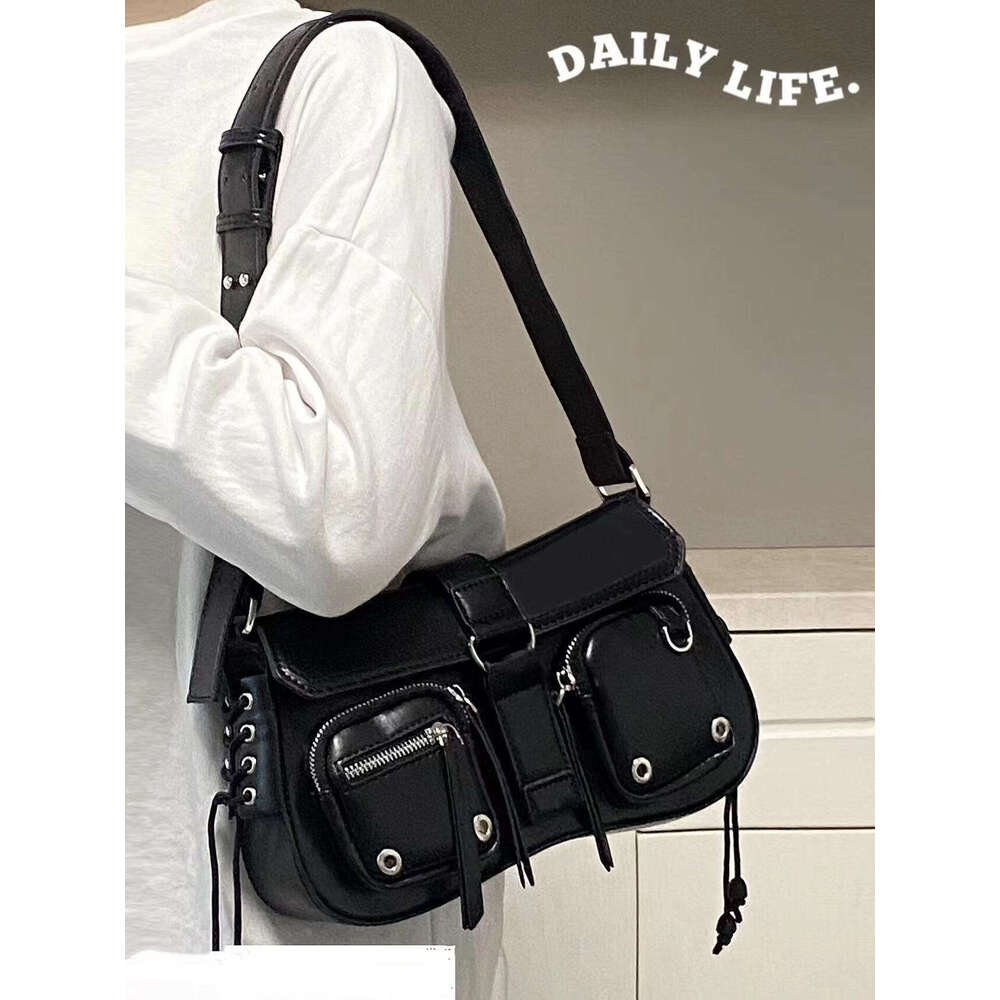 Texture trendy and cool hot girl armpit stick for women 2025 new niche design motorcycle versatile single shoulder crossbody bag