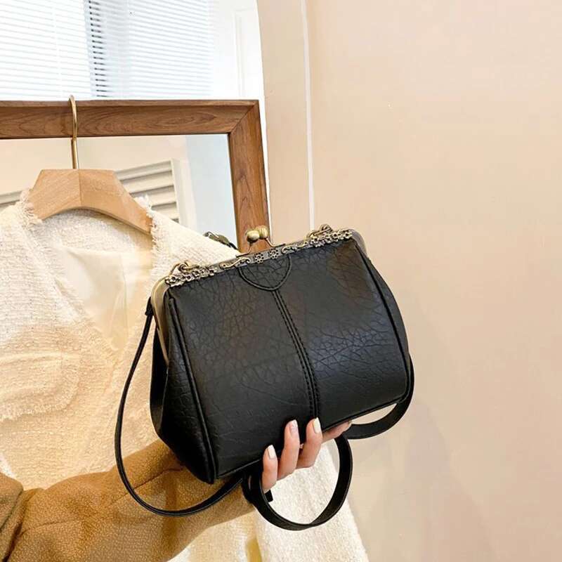 Shell 2024 New Europe and The United States Retro Burst Crackle Pu Simple Youth Shoulder Bag