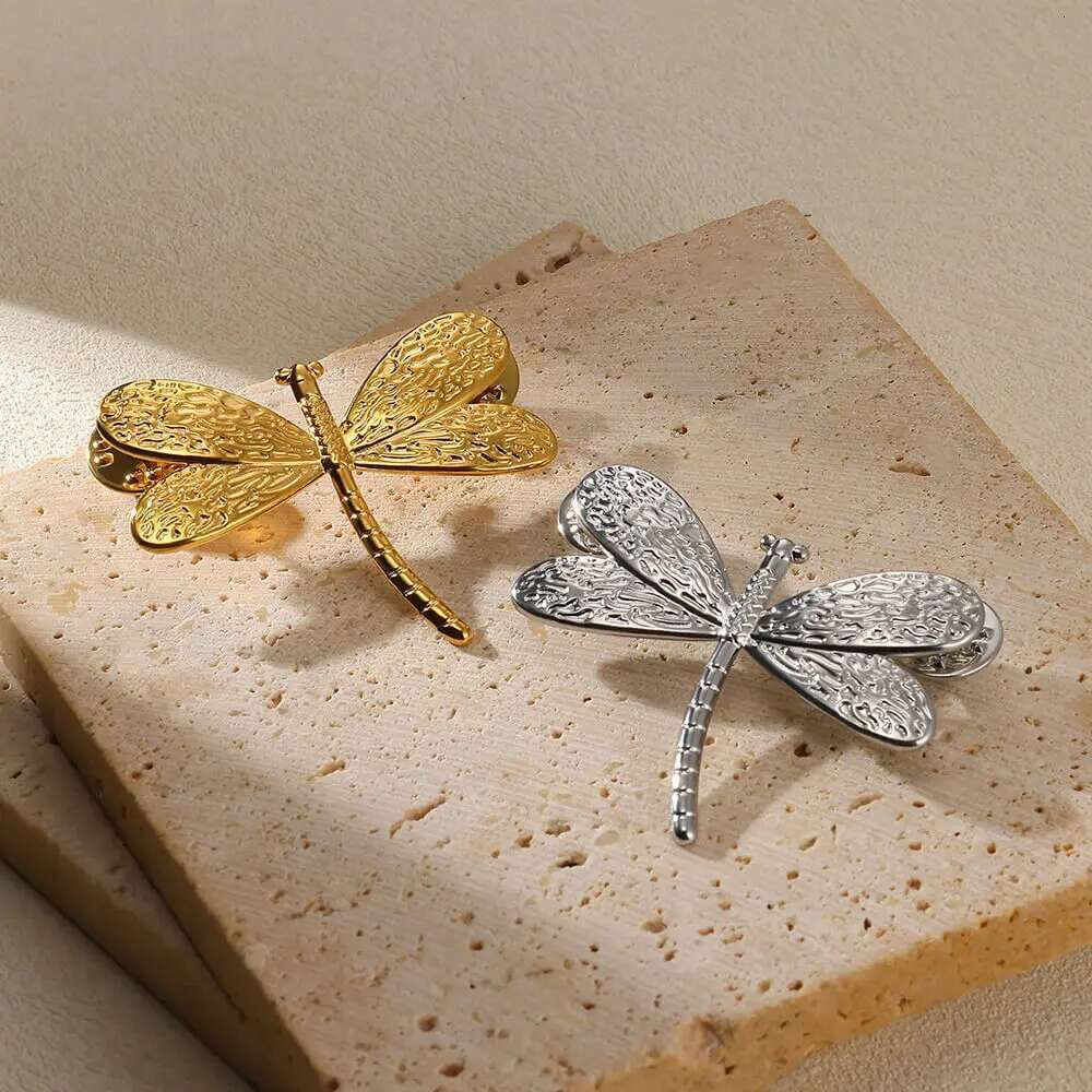 Stainless Steel Gloss Dragoy Pin Brooch 2024 New Trend Gold Color Elegant Blazer One Direction Animal Pins Jewelry Party Gift
