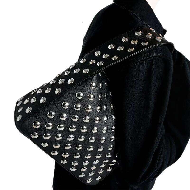 designer Women's bag Autumn/Winter New Fashionable and Versatile Rivet Single Shoulder Handbag, Underarm Women's Heavy Industry Small Bag, T
