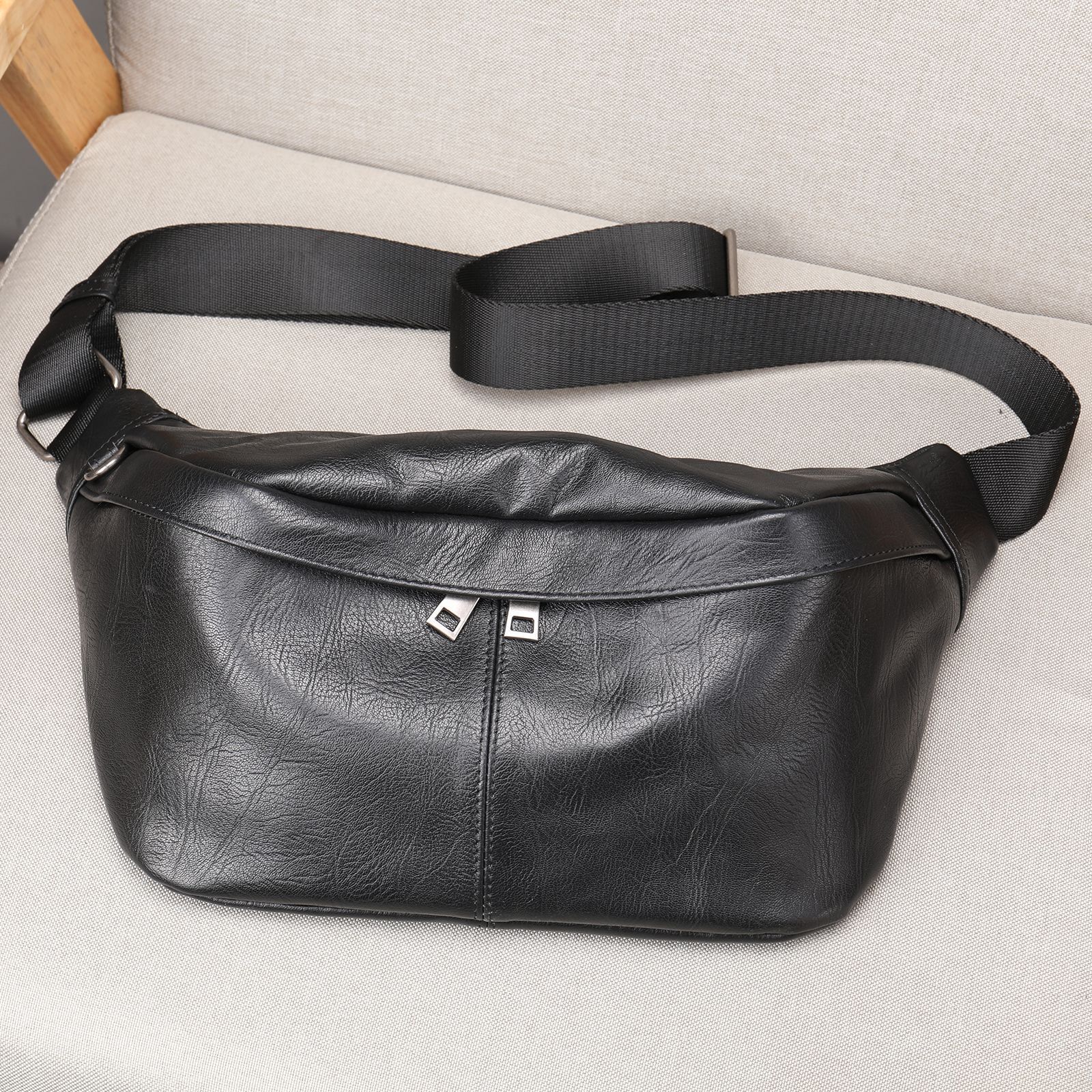 Maronite Trendy Fashion Top layer Cowhide Men's Chest Wear resistant Large Capacity Outdoor Genuine Leather Waist Bag for Men