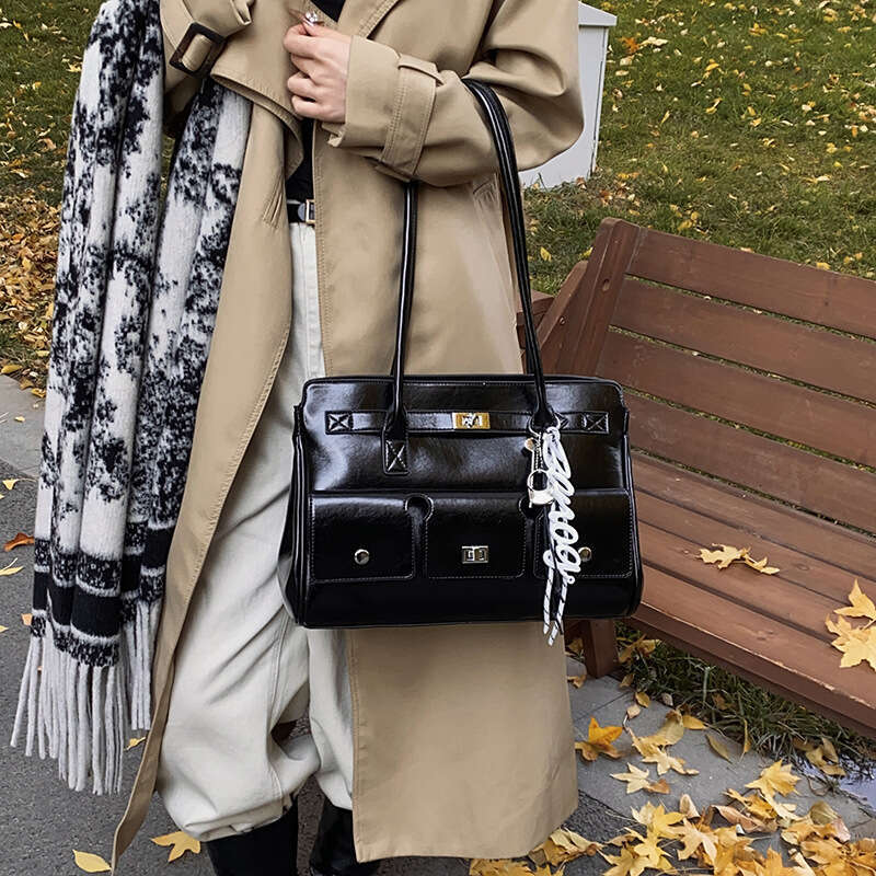 Commuter Large Capacity Handbag For Women 2025 New Versatile Shoulder Trendy Fashion Temperament Niche Armpit Bag