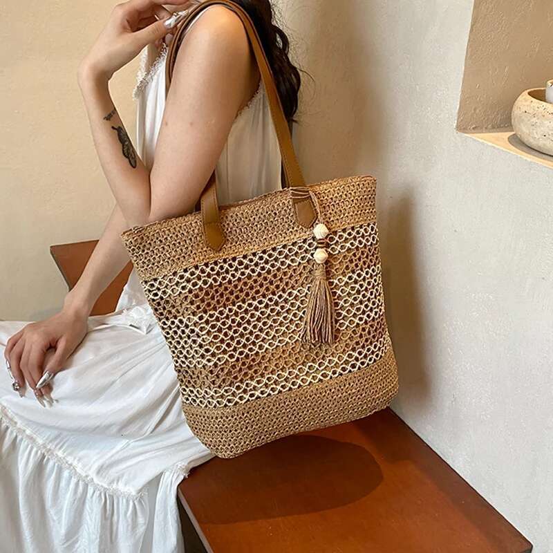 Casual Vacation Handbag Female Travel Commute Women Stylish Knit Shoulder With Tassel Straw Tote Bag Bag