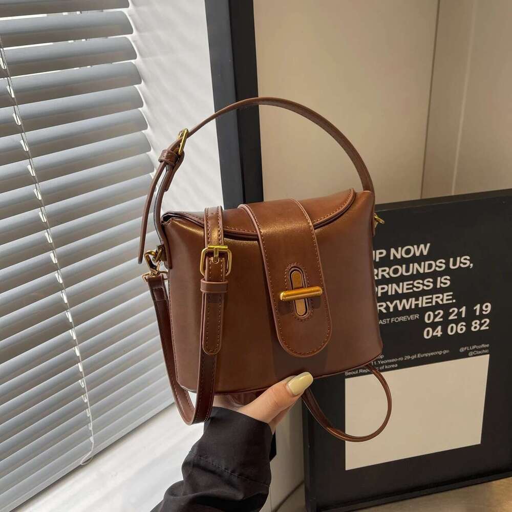 High Fashion Hand-Held Oblique Straddle Retro Pure Color Niche Design Bucket Shoulder Bag
