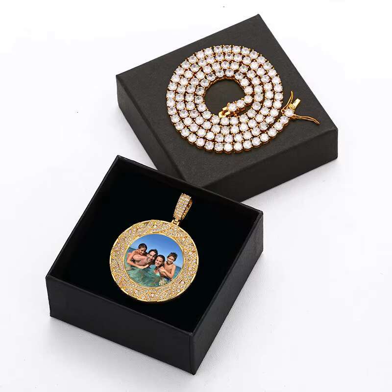 Hot Sale Engrave Gold Plated 5A Zircon Diamond Iced Out Custom Round Shape Photo Pendant