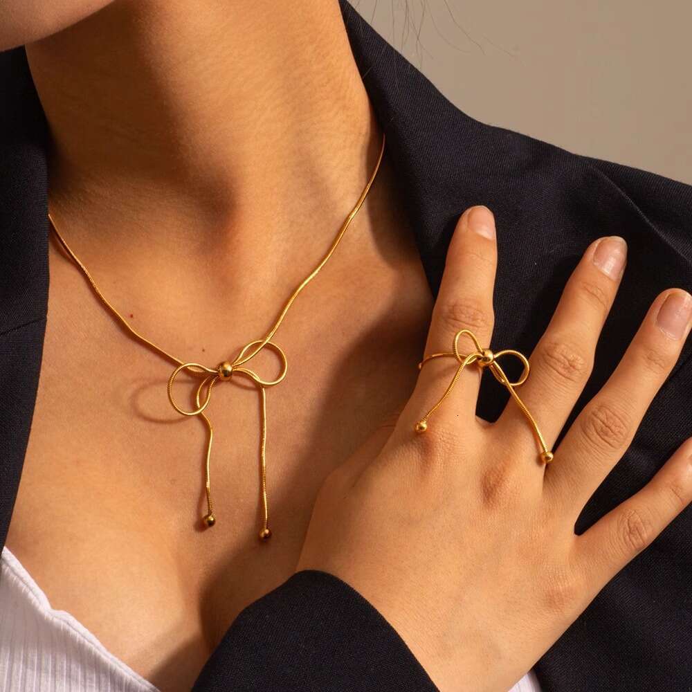 Instagram Iuencer's Same Style Drawstring Butterfly Design Necklace, Gold Titanium Steel Lock Chain, High-End Accessory