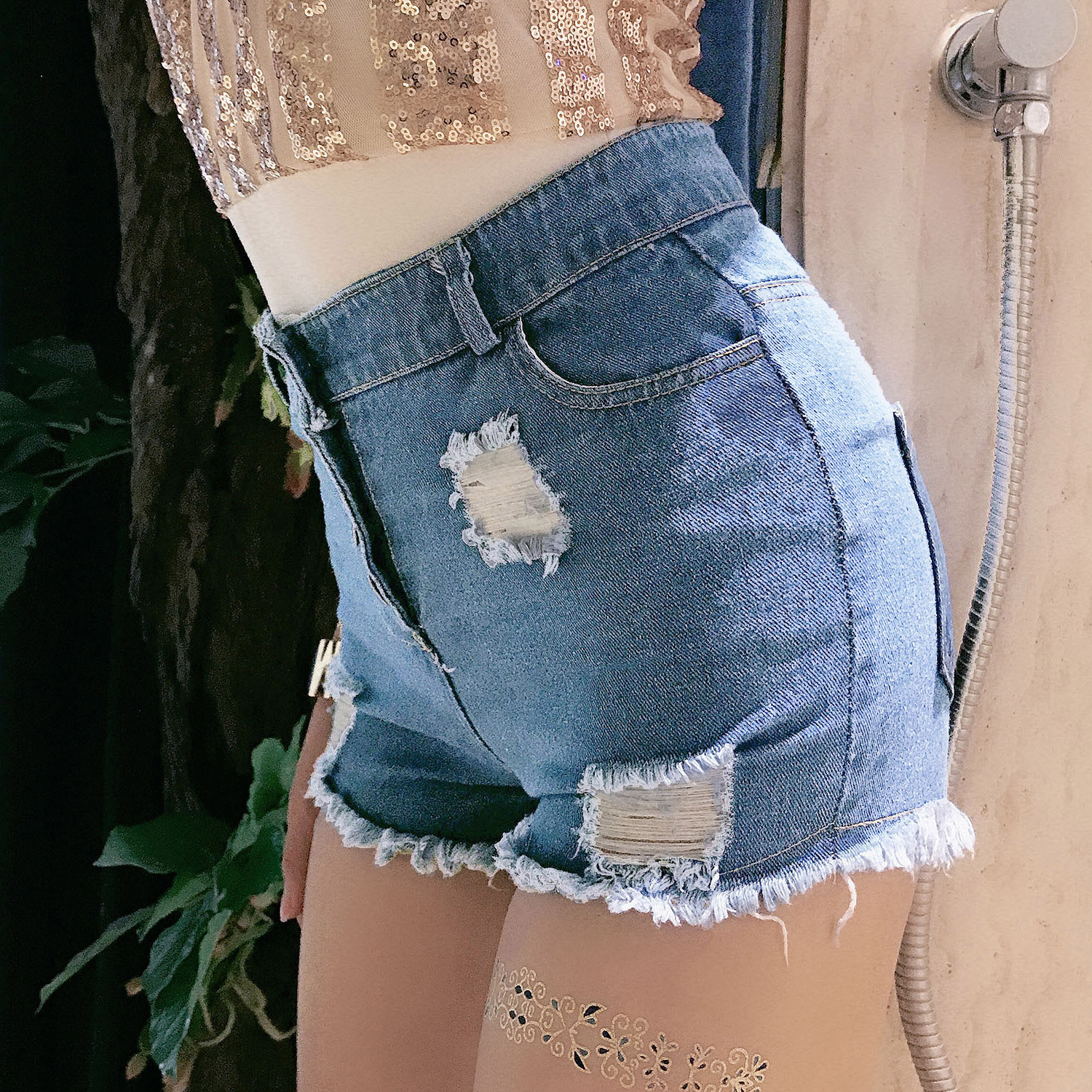 Women's Denim Shorts Designer New Sexy Low Waist Ripple Back Zipper Classic Jeans Street Loose Light Blue Fashionable Denim Hot Pants
