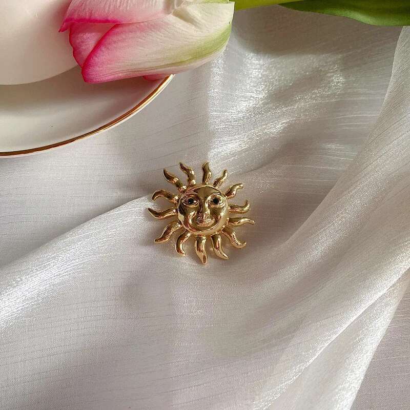 Women Men Medieval Sun Face Brooch Simple Personalized Accessories Pins