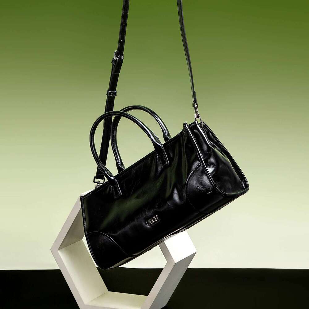 Fashion Classic Retro New Handheld Shoulder 2025 Large Capacity Solid Color Women's Bag