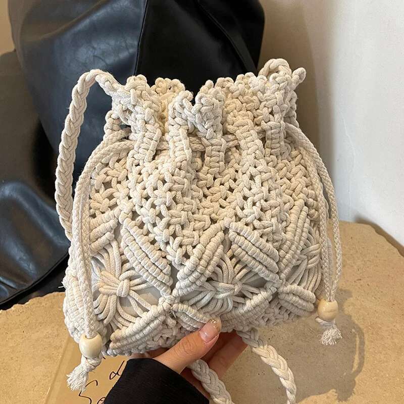 Woven Fashionable And Versatile Western Style Single Shoulder Armpit Hand Held Straw Woven Vacation Beach Bag T