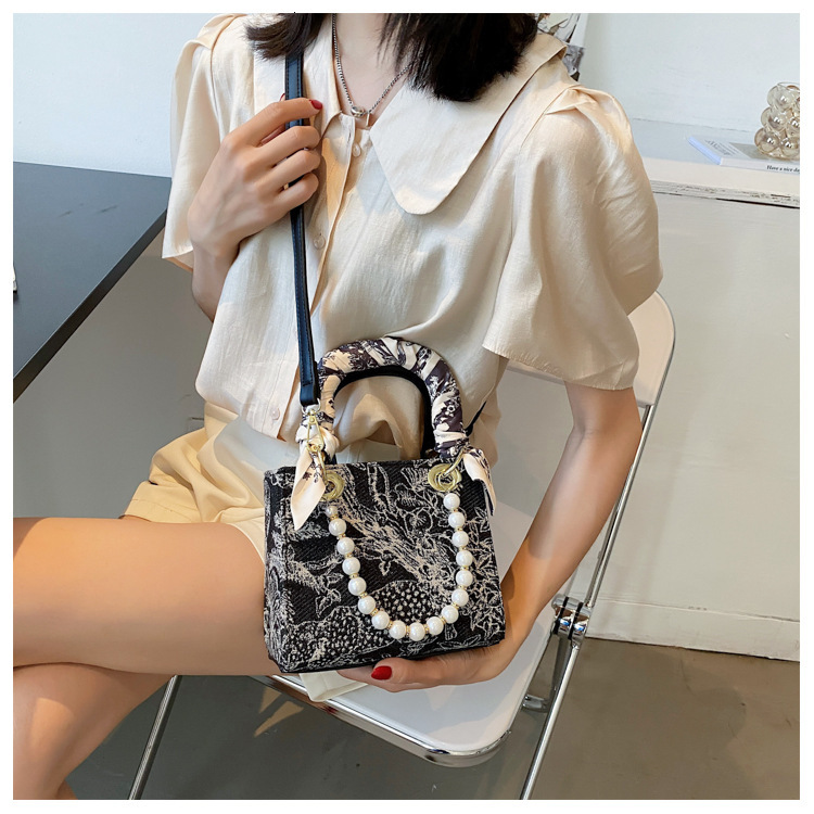 Women's trendy bag, trendy style, single shoulder small square bag, pearl handbag, diagonal cross bag