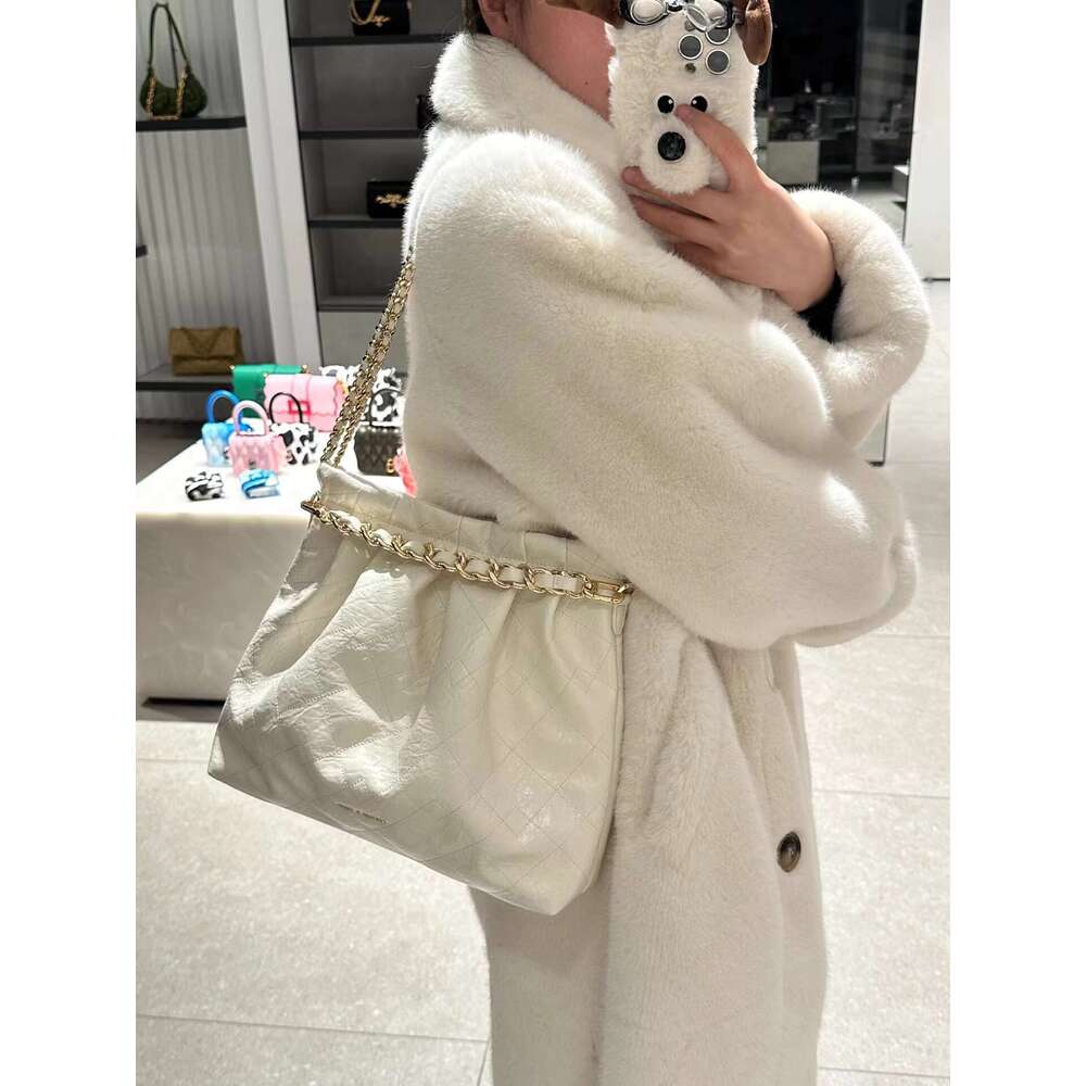 2025 spring/summer new niche fashion diamond grid chain wandering solid color soft leather texture shoulder crossbody bag