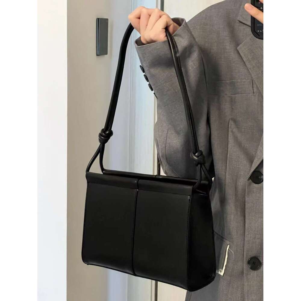 Korean Ins niche design simple underarm small square 2025 new fashionable and versatile casual hand-held shoulder bag