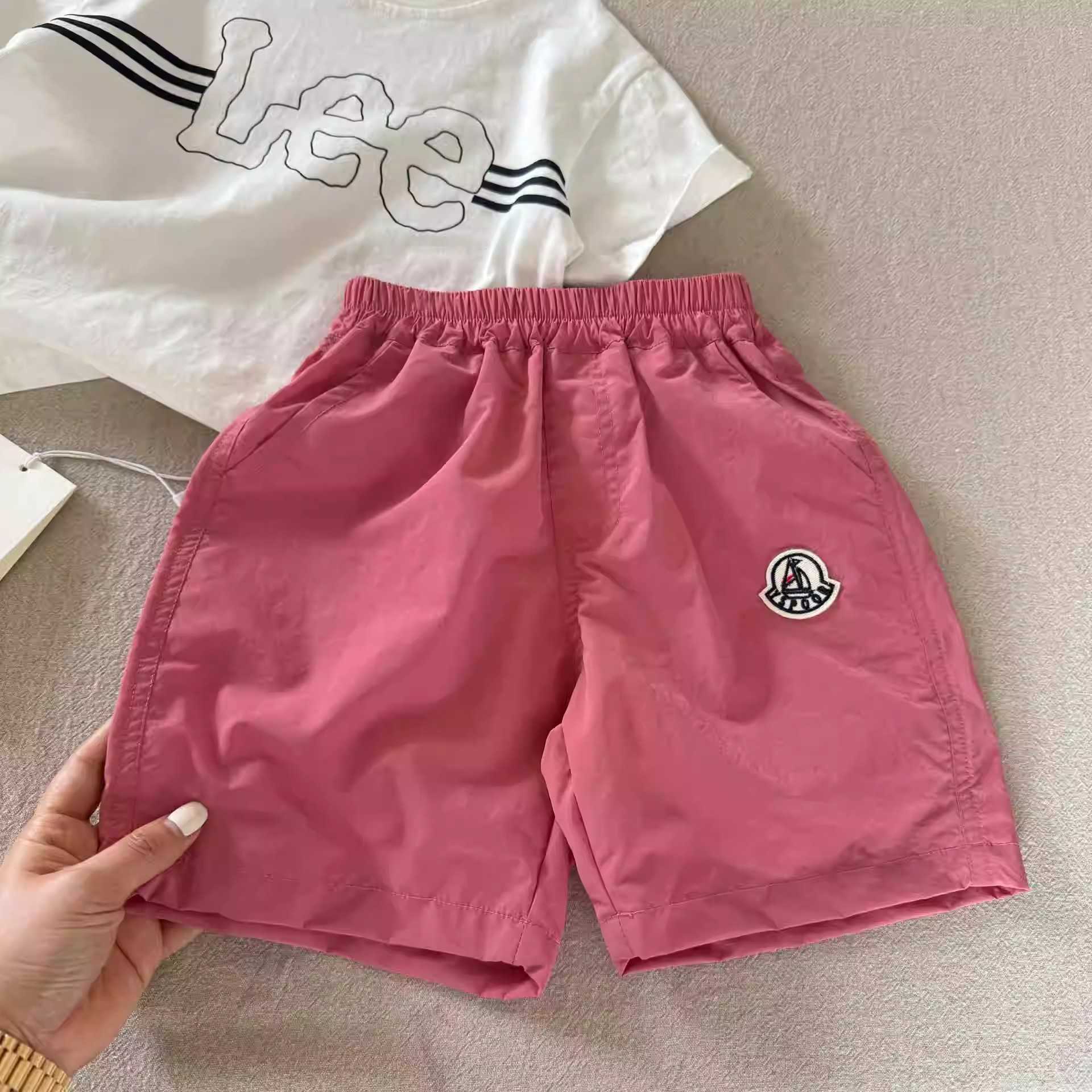 Childrens Shorts Mens Outerwear for Summer 2025 Korean Style Medium and Small Childrens Solid Color Shorts Breathable Baby Five Quarter Pants Womens t