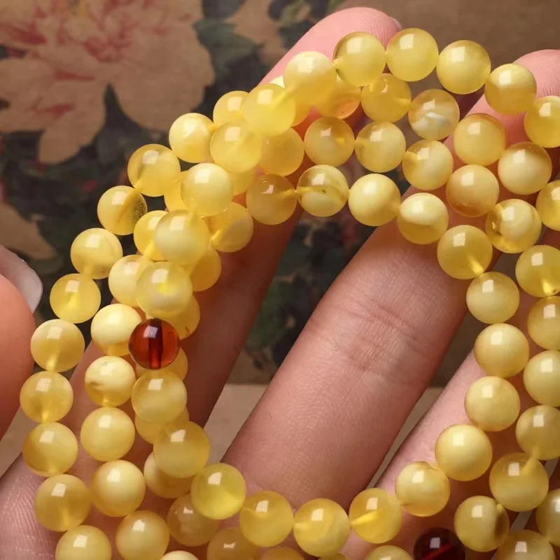 The natural and exquisite Russian honey wax 108 Buddha beads feature a bracelet rich in golden white wax 250424