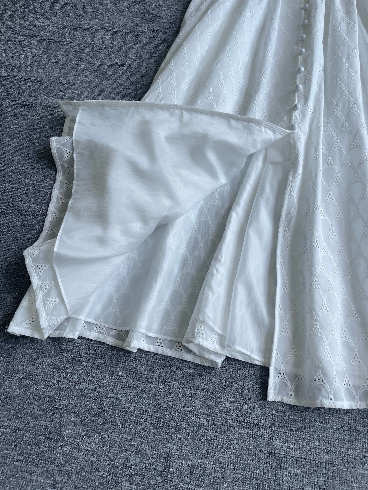 2025 Pearl white hollow embroidered dress Fashion Week Show Customized Fashion Tailored clothing womens Fashion Paris.M391