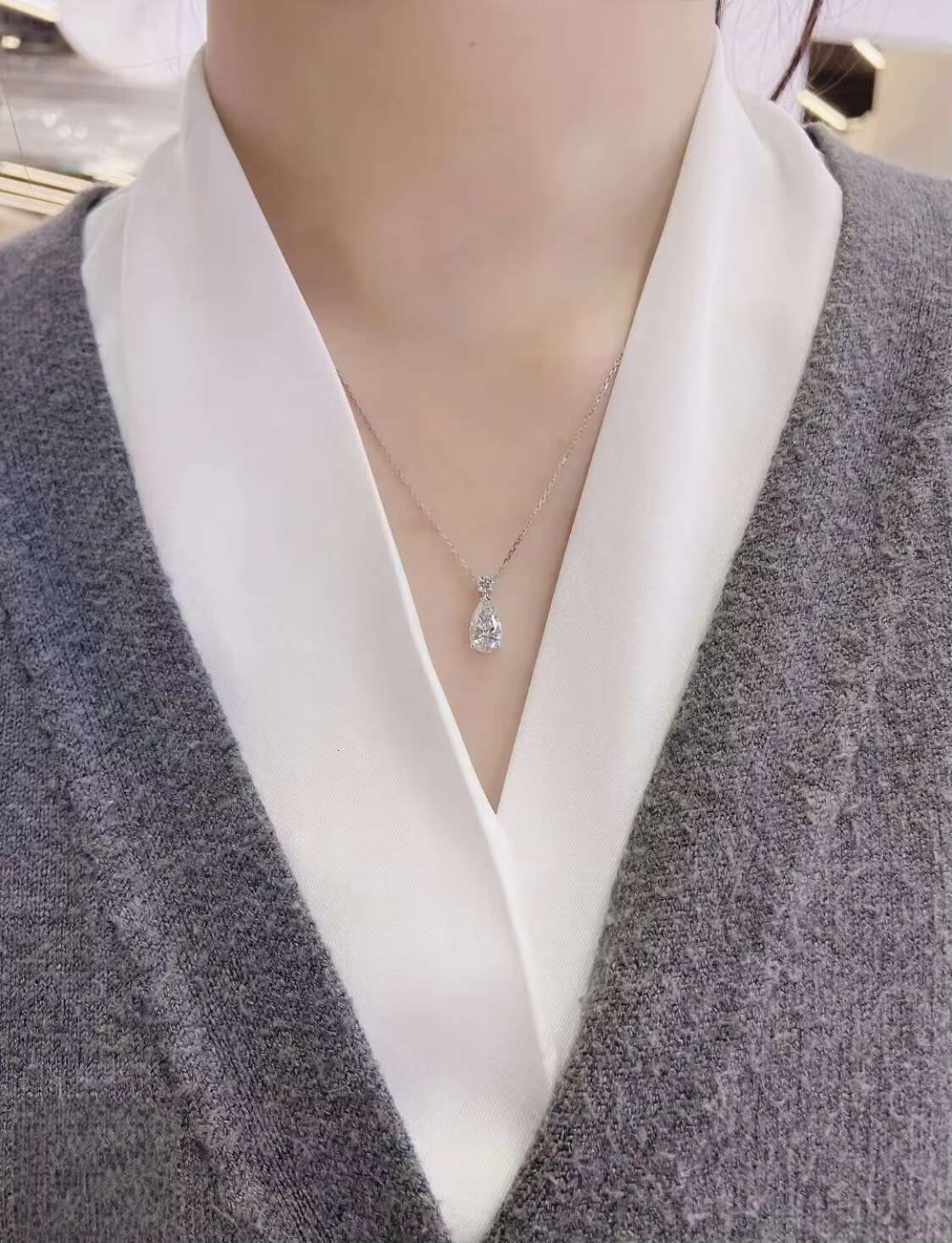Factory Wholesale Price Luxury Pear Cut Lab Diamond Pendants Jewelry 14K 18K Wedding Pear Pendant Necklace for Women Gift