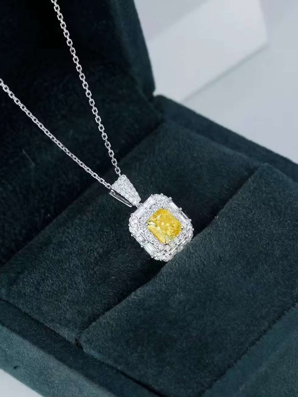 New Style Yellow Asscher Lab Grown Diamond Pendant Necklaces 18k Gold Color Diamond Pendant Jewelry 14K Gold Pendant