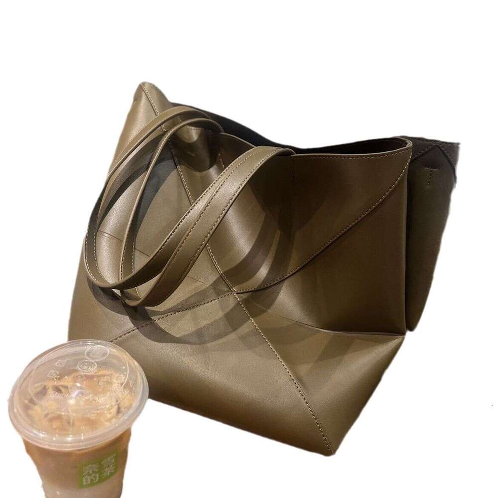 Geometric Folding Tote for Women 2025 New Large Capacity Fashion Commuter Versatile Shoulder Bag